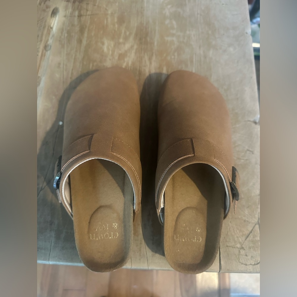 Crown & Ivy Clogs